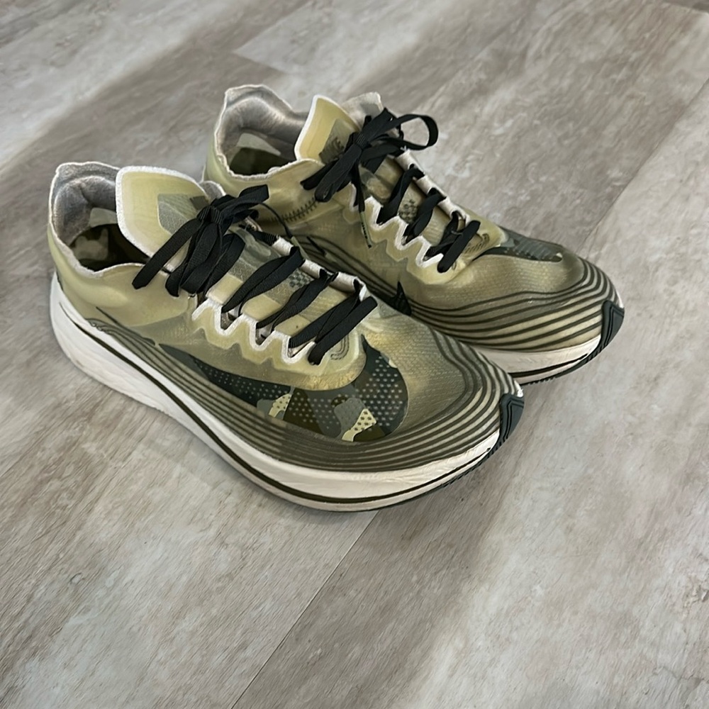 Rare Nike camo running shoes mens size 9.5